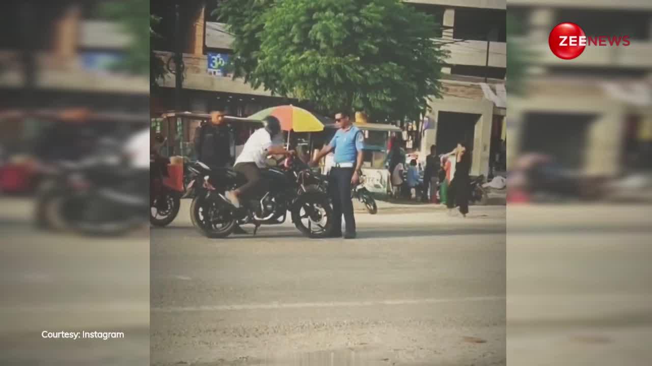ट्रैफिक पुलिस ने रोकी शख्स की बाइक, तो उसने किया कुछ ऐसा काम कि सड़क पर खड़े लोग रह गए हैरान, देखें Video