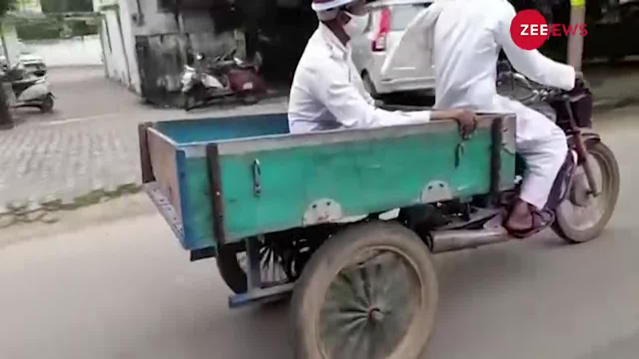 Viral Funny Video: एक जुगाड़ गाड़ी के पीछे यूं बैठा दिखा ट्रैफिक सिपाही!