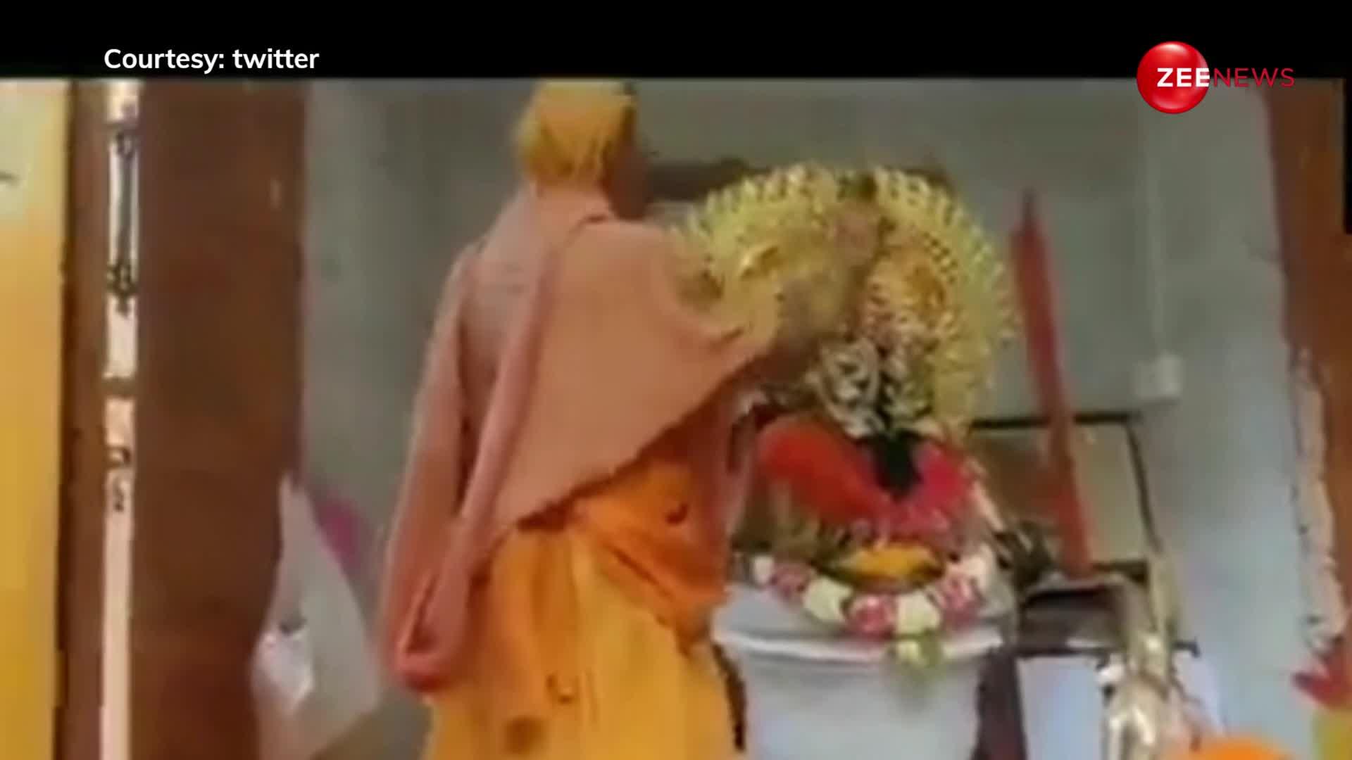 आजादी के बाद जम्मू कश्मीर के शारदा मंदिर में पहली बार नवरात्री के मौके पर की गई आरती