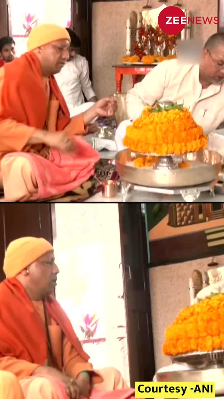 CM Yogi ने गोरखनाथ मंदिर में रुद्राभिषेक कर भगवान शिव की पूजा -अर्चना की