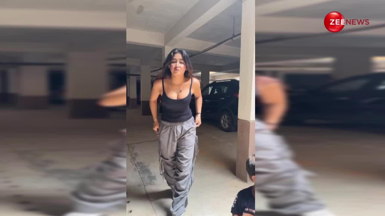 Sofia Ansari के नए वीडियो ने नौजवानों की बढ़ा दी धड़कनें, पार्किंग एरिया में अकेले कर रही थीं ये काम