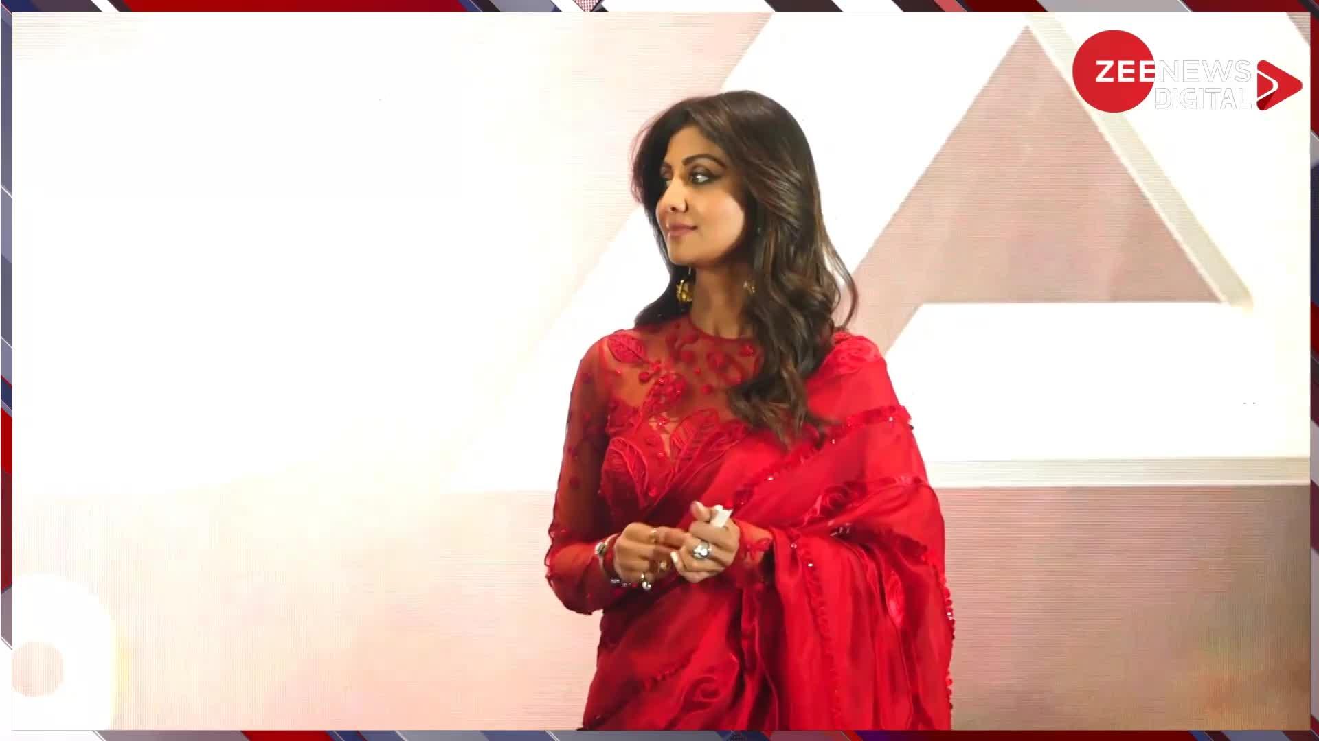 Shilpa Shetty: रेड साडी पहन अवॉर्ड फंक्शन में पहुंची शिल्पा शेट्टी, जालीदार Blouse में ढाया कहर