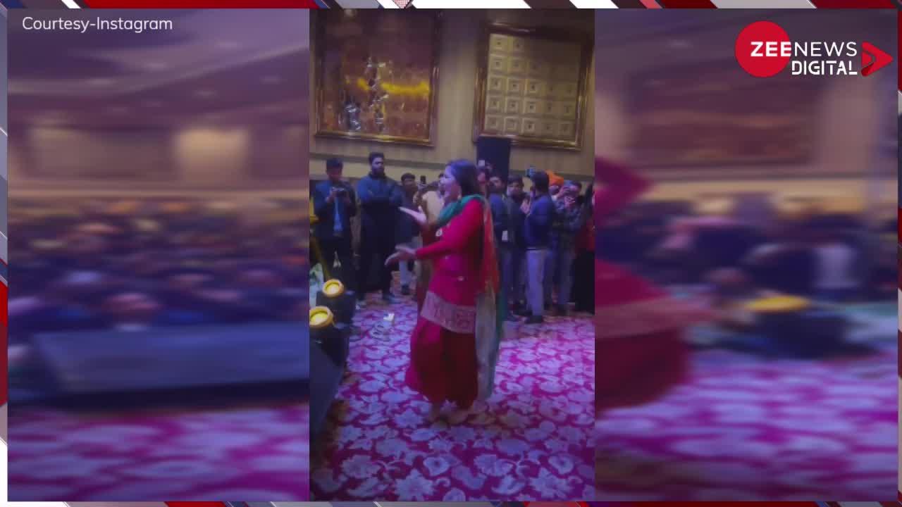 शादी के फंक्शन में लाल रंग का सूट पहन पहुंचीं देसी क्वीन Sapna Choudhary, हिलाया ऐसा बदन नजरें हटाना हो जाएगा मुश्किल
