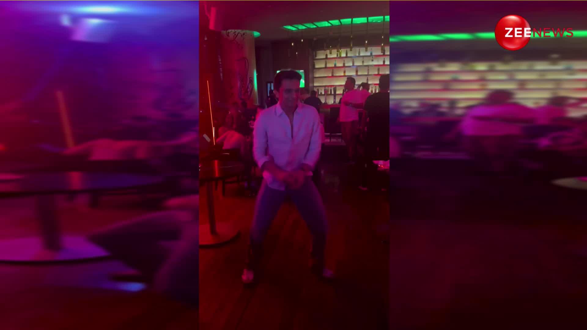 Nora Fatehi के गाने 'साकी-साकी' पर क्लब में फ्लाइट अटेंडेंट ने किया तगड़ा डांस, VIDEO बार-बार देखने पर हो जाएंगे मजबूर