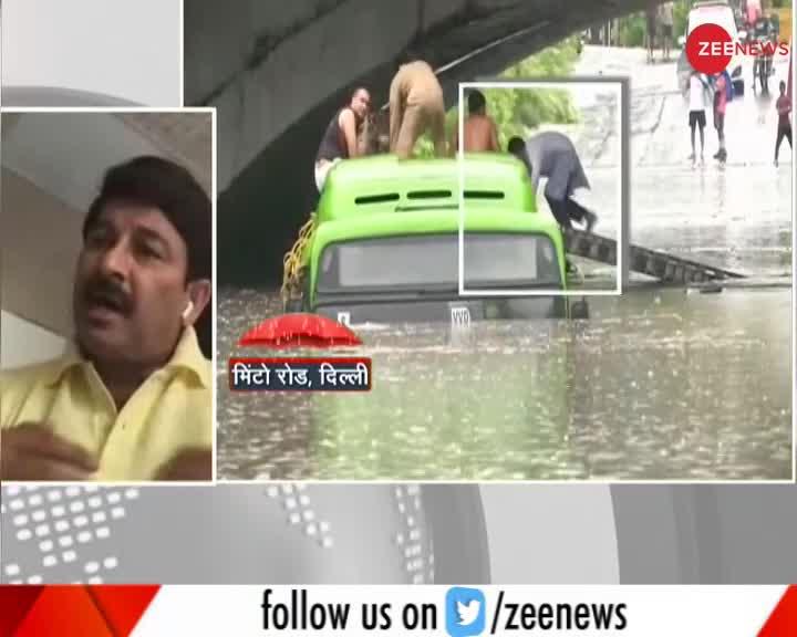 बारिश में डूबी दिल्ली, मंटो ब्रिज में पानी में डूबने से 1 की मौत