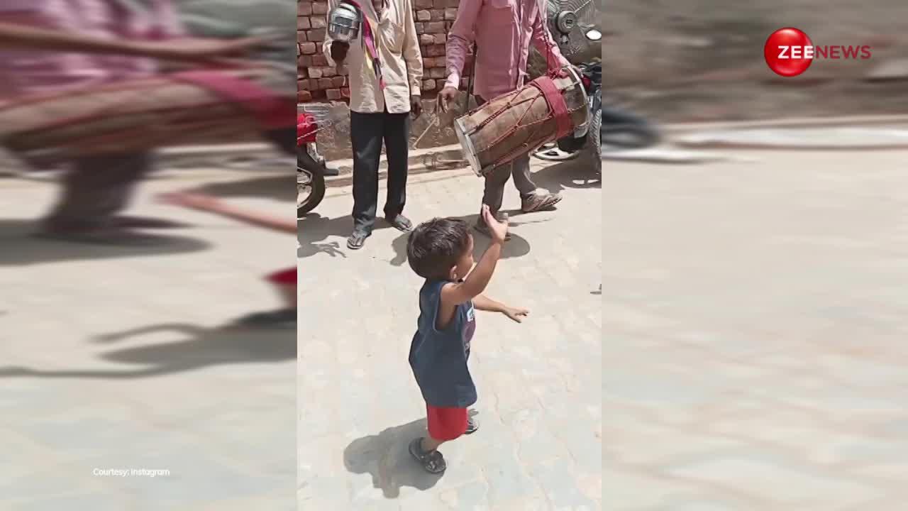 3 साल की बच्ची ने ढोल पर किया इतना बेहतरीन डांस, मोहल्ले में लग गई भीड़; छज्जों पर खड़े होकर लोगों ने देखा