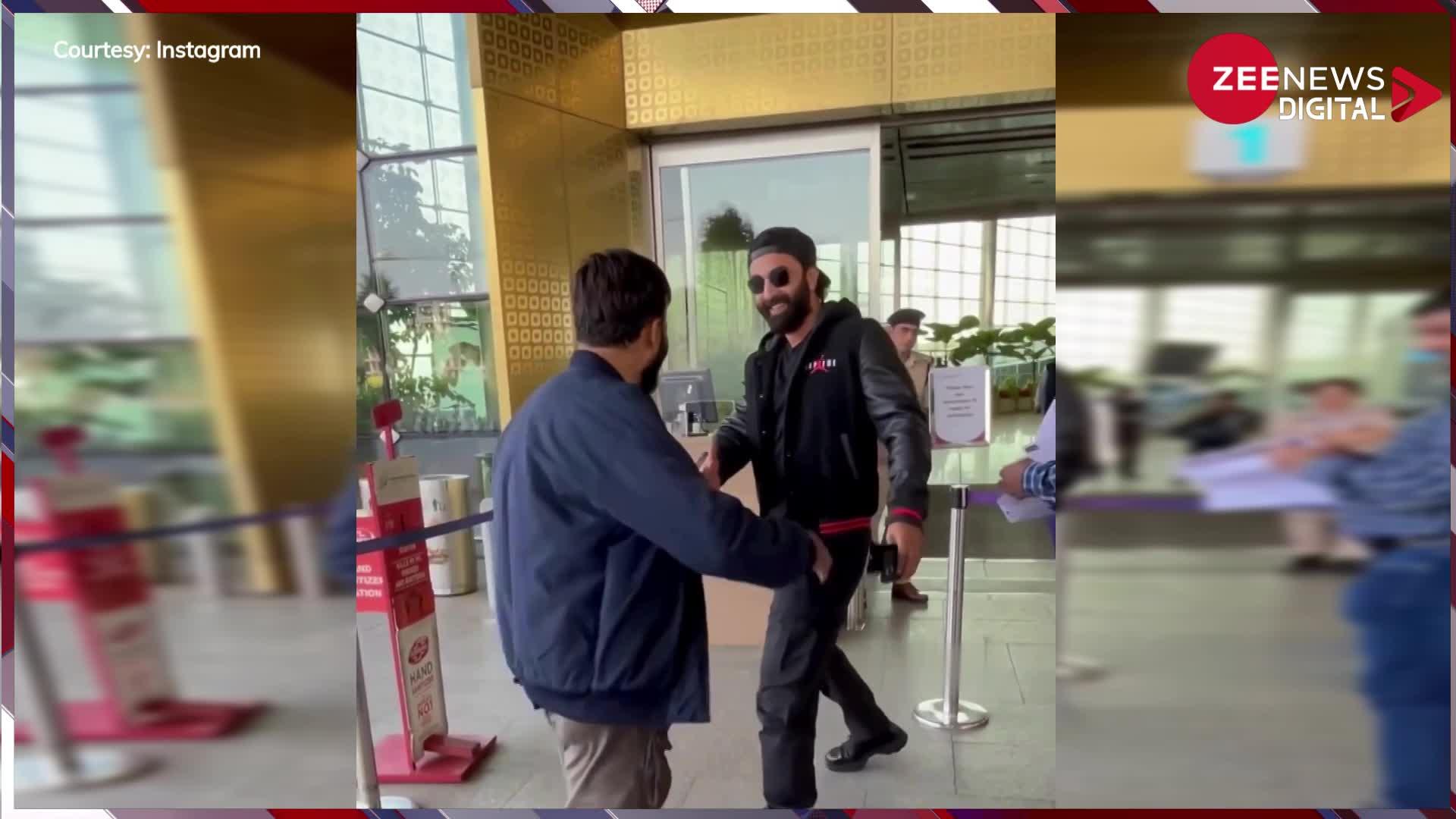 एयरपोर्ट पर पैपराजी ने किया Ranbir Kapoor के सामने डांस, एक्टर ने दिया ऐसा रिएक्शन, वीडियो हो गया वायरल