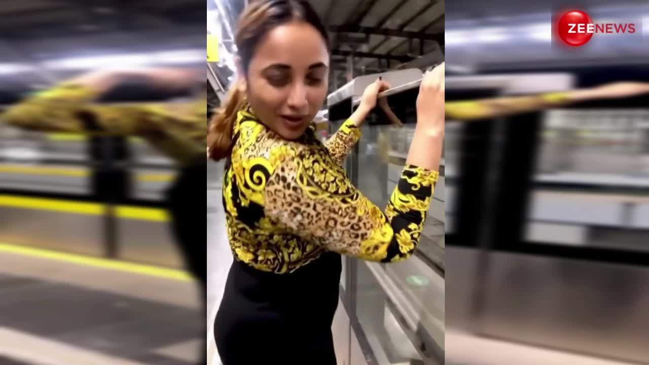 ट्रैफिक से बचने के लिए Rani Chatterjee ने मेट्रो से किया सफर, तभी बीच स्टेशन पर शुरु कर दिया डांस