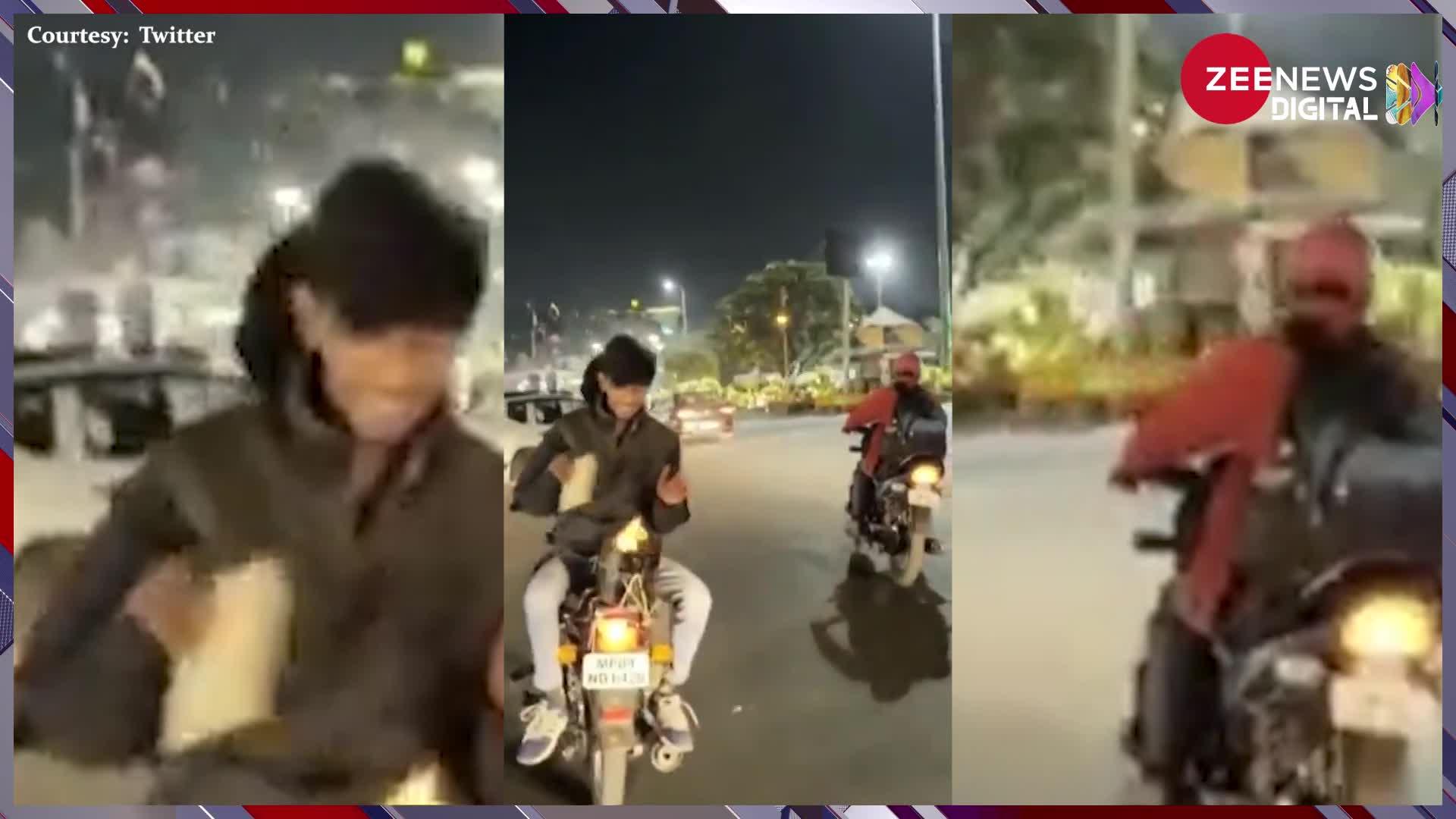 Viral Man: इंदौर में शख्स ने आग पर हाथ सेंकने का ढूंढा नया तरीका, बाइक पर अंगीठी जालकर सड़क पर की स्टंटबाजी, देखें वायरल वीडियो