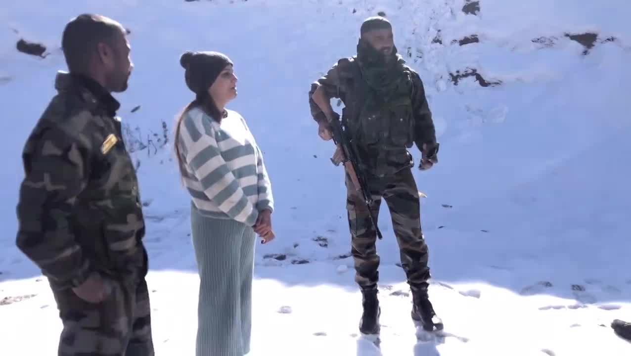 बर्फीले इलाके में Indian Army के सैनिकों के बीच पहुंची Sapna Choudhary, वीडियो देख फैंस ने कहा- तुम्हारा कोई जवाब नहीं...