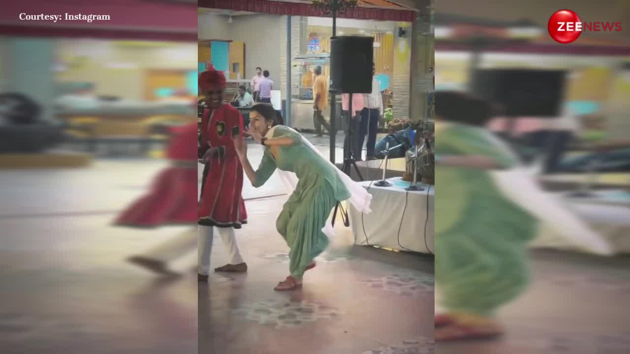 25 साल की राजस्थानी लड़की ने बीच चौराहे पर किया फोक सॉन्ग पर जबरदस्त डांस, गजब के कॉन्फिडेंस की लोगों ने की खूब तारीफ