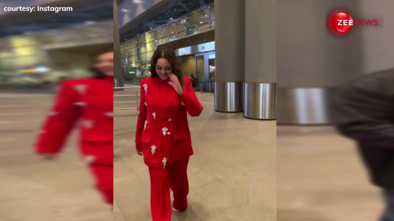 एयरपोर्ट पर रेड आउटफिट में नजर आईं Sonakshi Sinha, वीडियो देख लोग बोले...चलता-फिरता Santa लग रही हो
