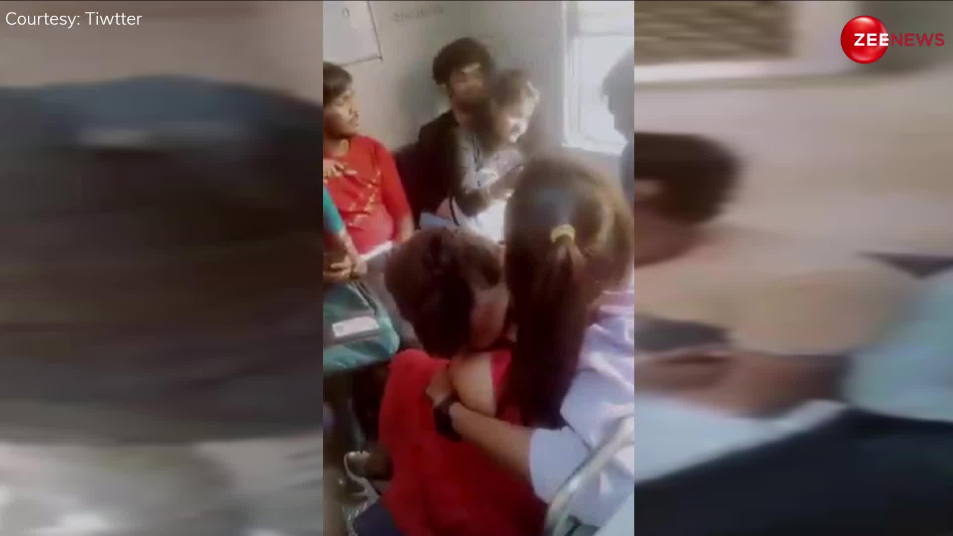 Viral: मुंबई की लोकल ट्रेन में खुलेआम रोमांस करता नजर आया कपल, सोशल मीडिया पर आग की तरह फैल रहा है वायरल वीडियो