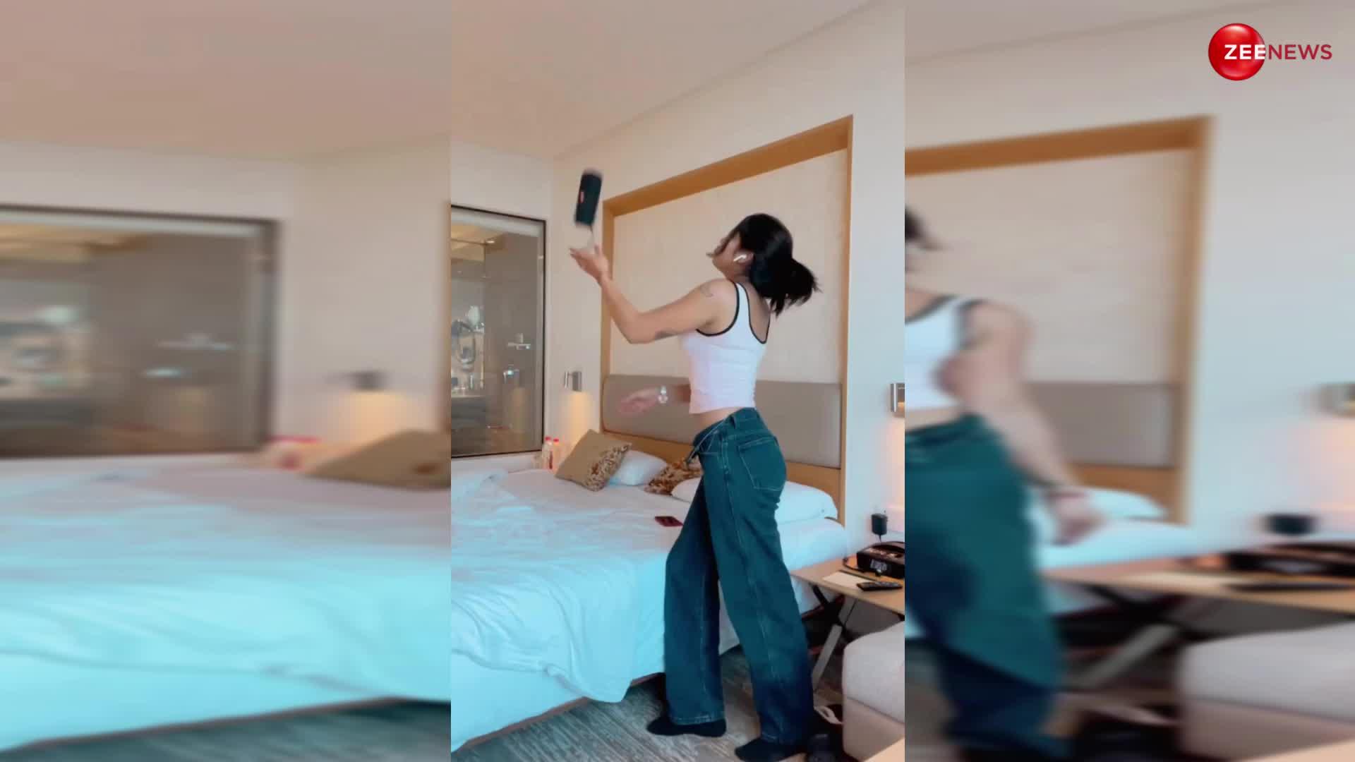 बैडरूम में पैंट खोल Sofia Ansari ने बना दिया अपना वीडियो, फिर की ऐसी हरकत; देख आंटी को करनी पड़ी अपनी आंखें बंद