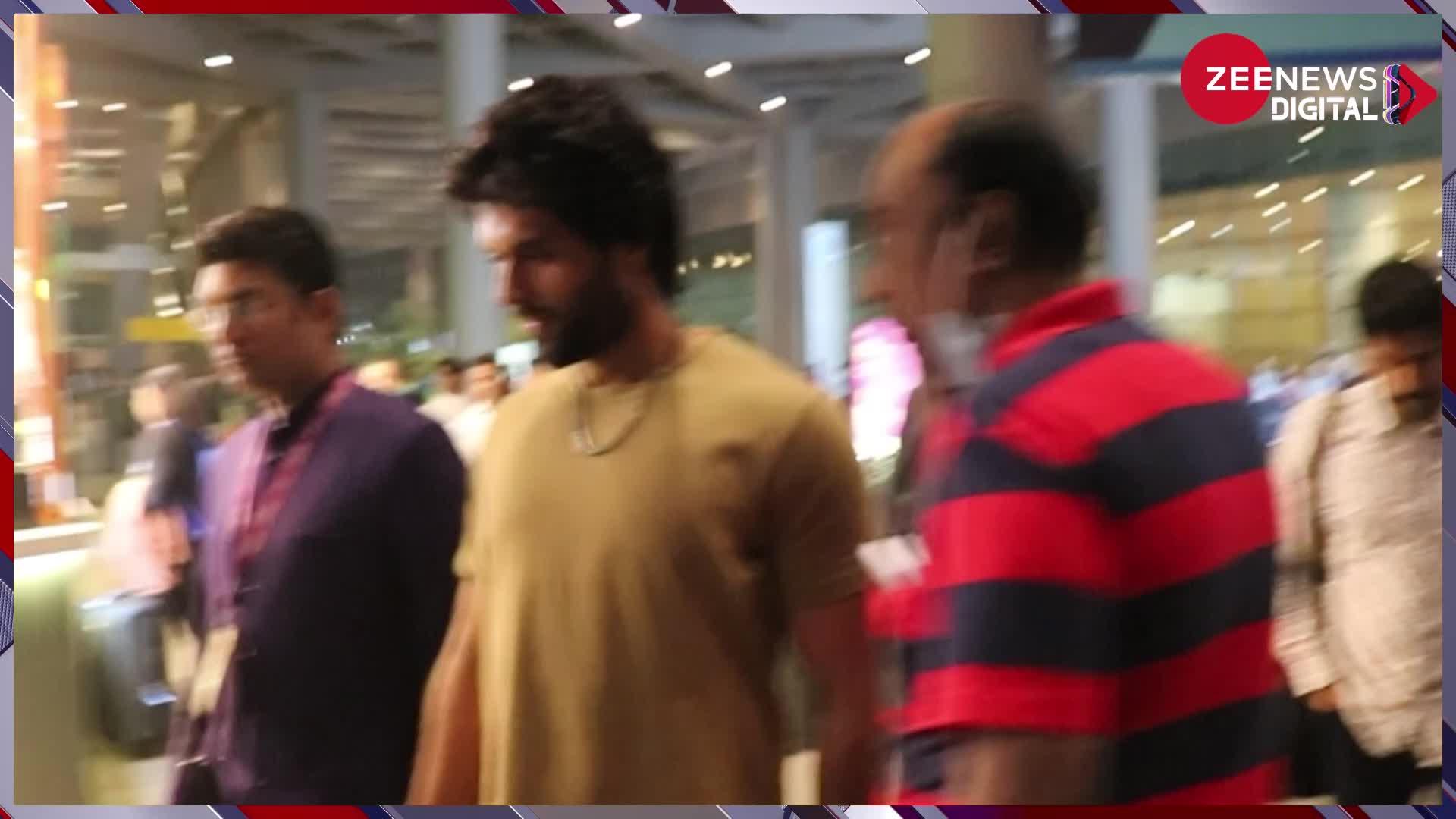 Vijay Deverakonda ने एयरपोर्ट पर फैंस संग चलाया अपना काफिला, cool look में दिखाई दिए एक्टर