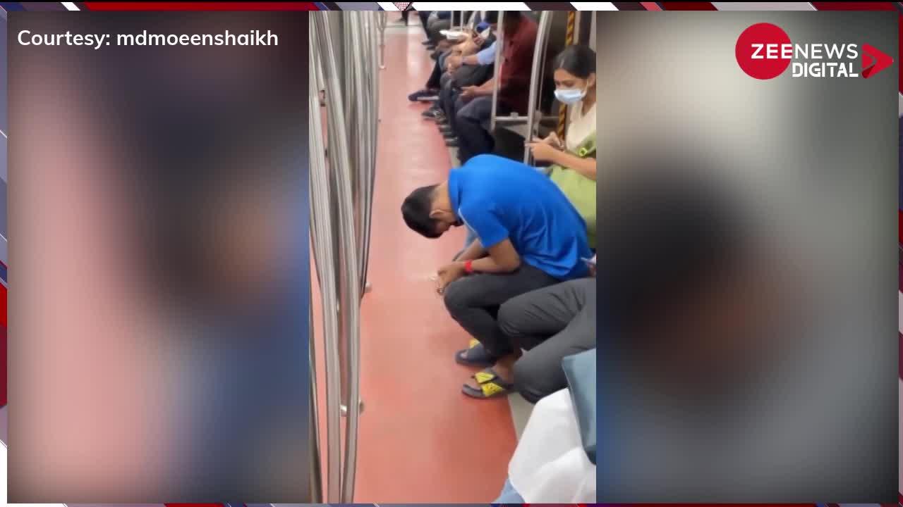 Viral Video: चलती मेट्रो में सो गया ये युवक, गहरी नींद आई तो गिरते गिरते यूं बचा...