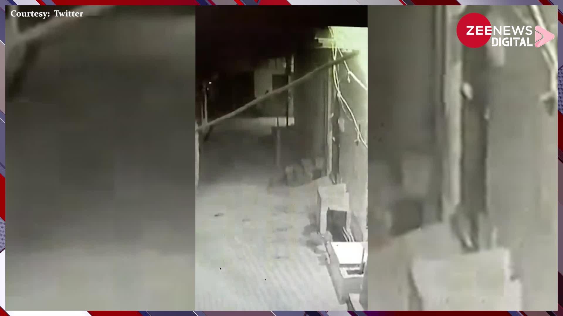 वायरल: CCTV में कैद हुआ भूत? फुटेज देख लोगों के उड़े होश