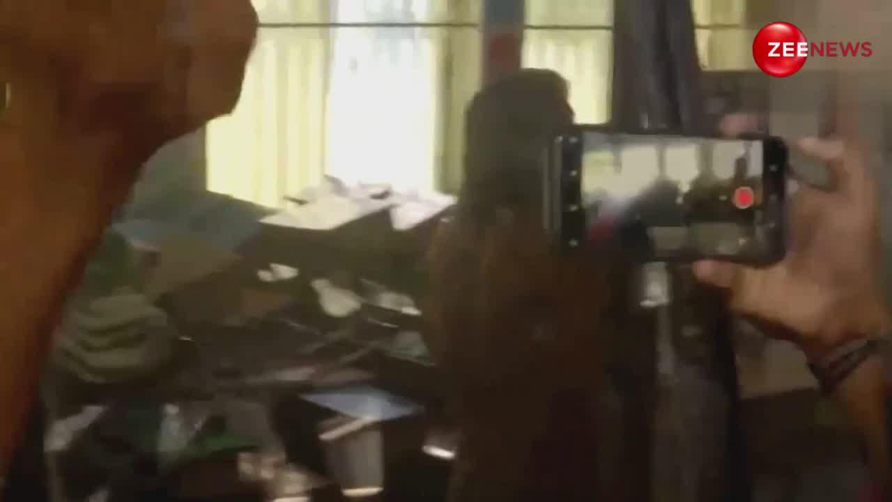 स्टाइलिश अंदाज में रांची के पोलिंग बूथ पर वोट डालने पहुंचे MS Dhoni, सामने आया वीडियो