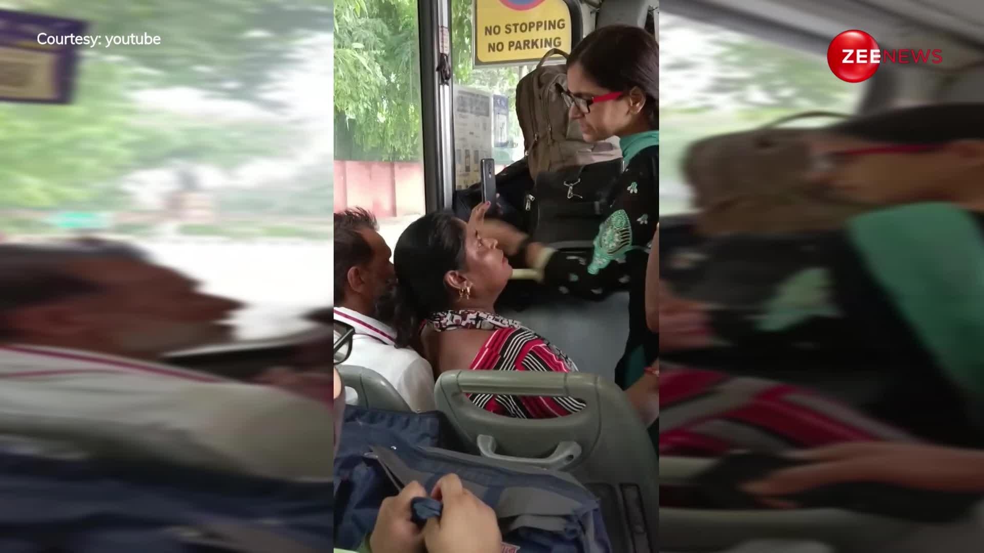 दिल्ली मेट्रो में नहीं डीटीसी बस में हुई महिला सीट के लिए दो औरतों की लड़ाई, थोड़ी ही देर में गर्म हो गया मामला