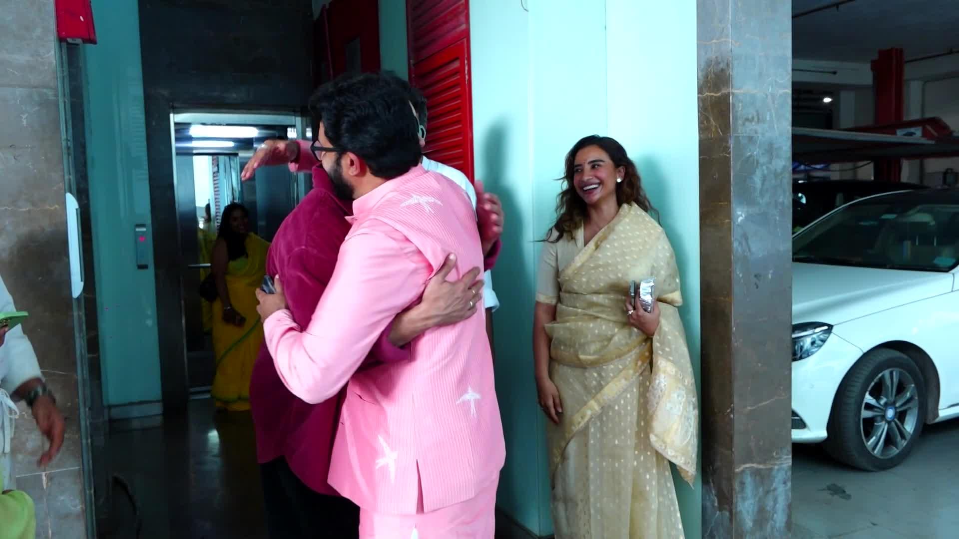 Anurag Basu के घर विराजी सरस्वती मां, पूजा में नजर आए बॉलीवुड दुनिया के ये सितारें, देखें वीडियो