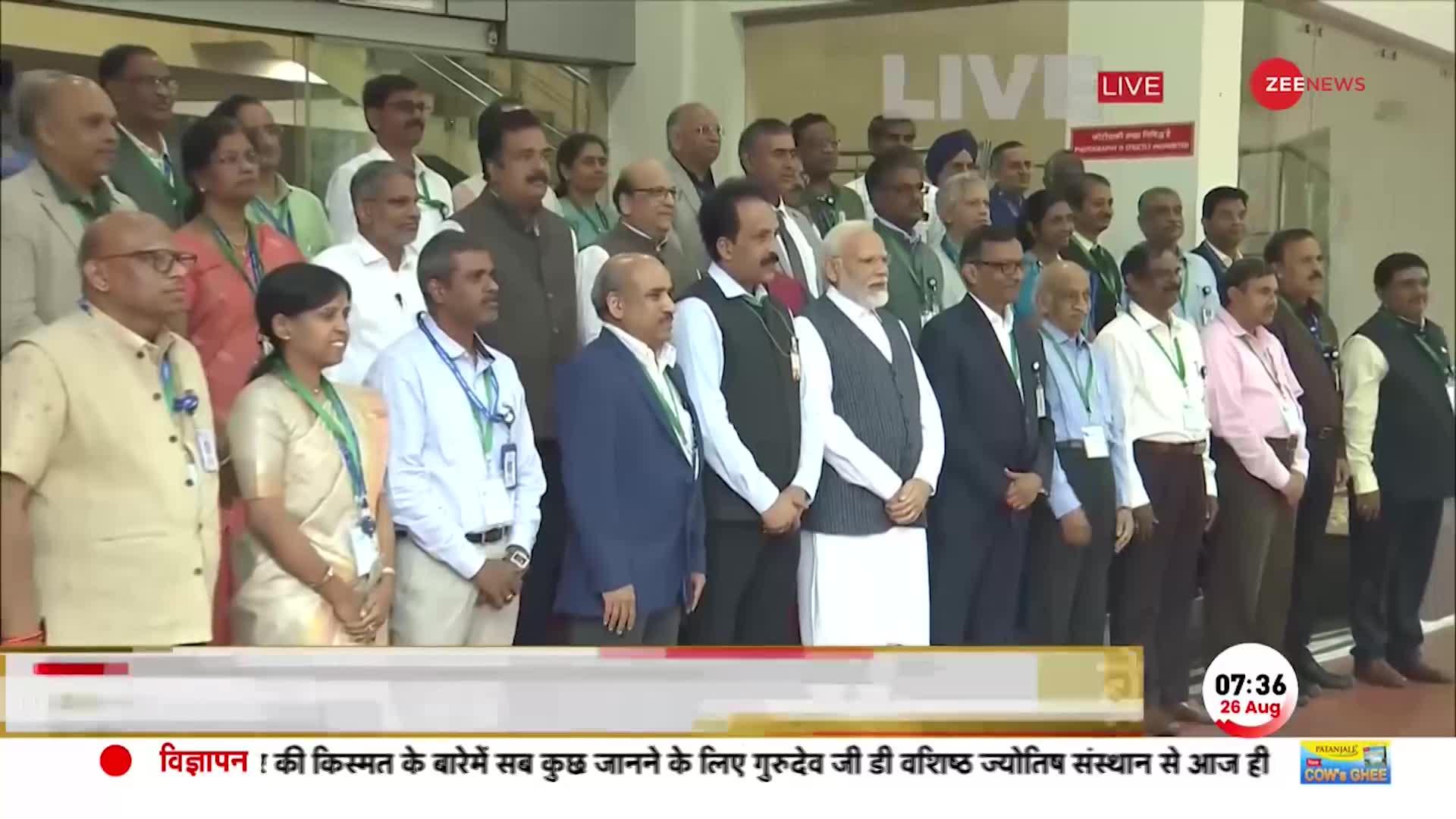 Modi ISRO Visit LIVE: कुछ ऐसे भारत के प्रधानमंत्री ने थपथपाई इसरो चीफ S Somnath की पीठ | EXCLUSIVE