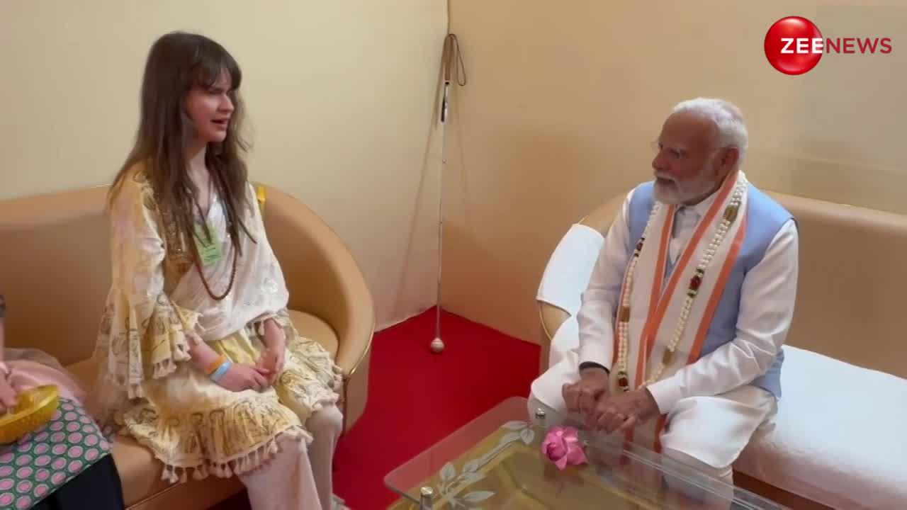 राम भजन गाने वालीं जर्मन सिंगर Cassandra Mae से मिले PM Modi, धुन के लिए उंगलियों से बजाया टेबल; Video