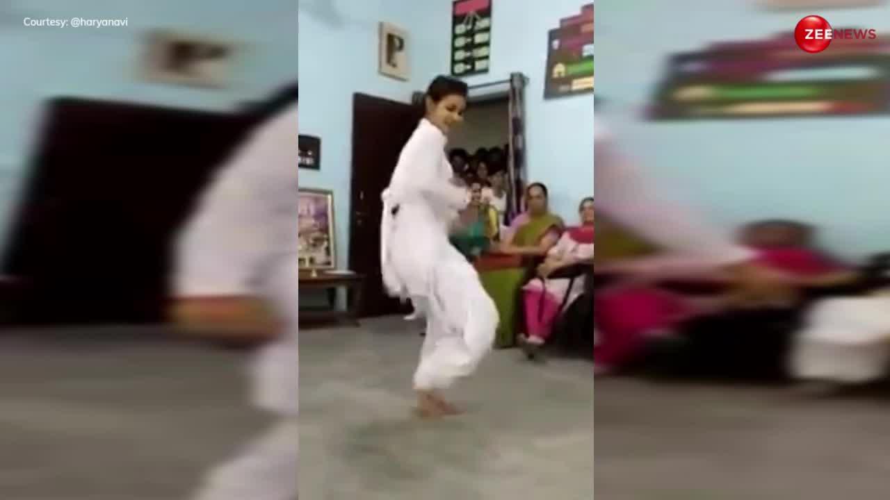 लड़की ने क्लास रूम में Sapna Choudhary के गाने पर किया धमाकेदार डांस, पढ़ाना छोड़ टीचर भी लेने लगी मजे