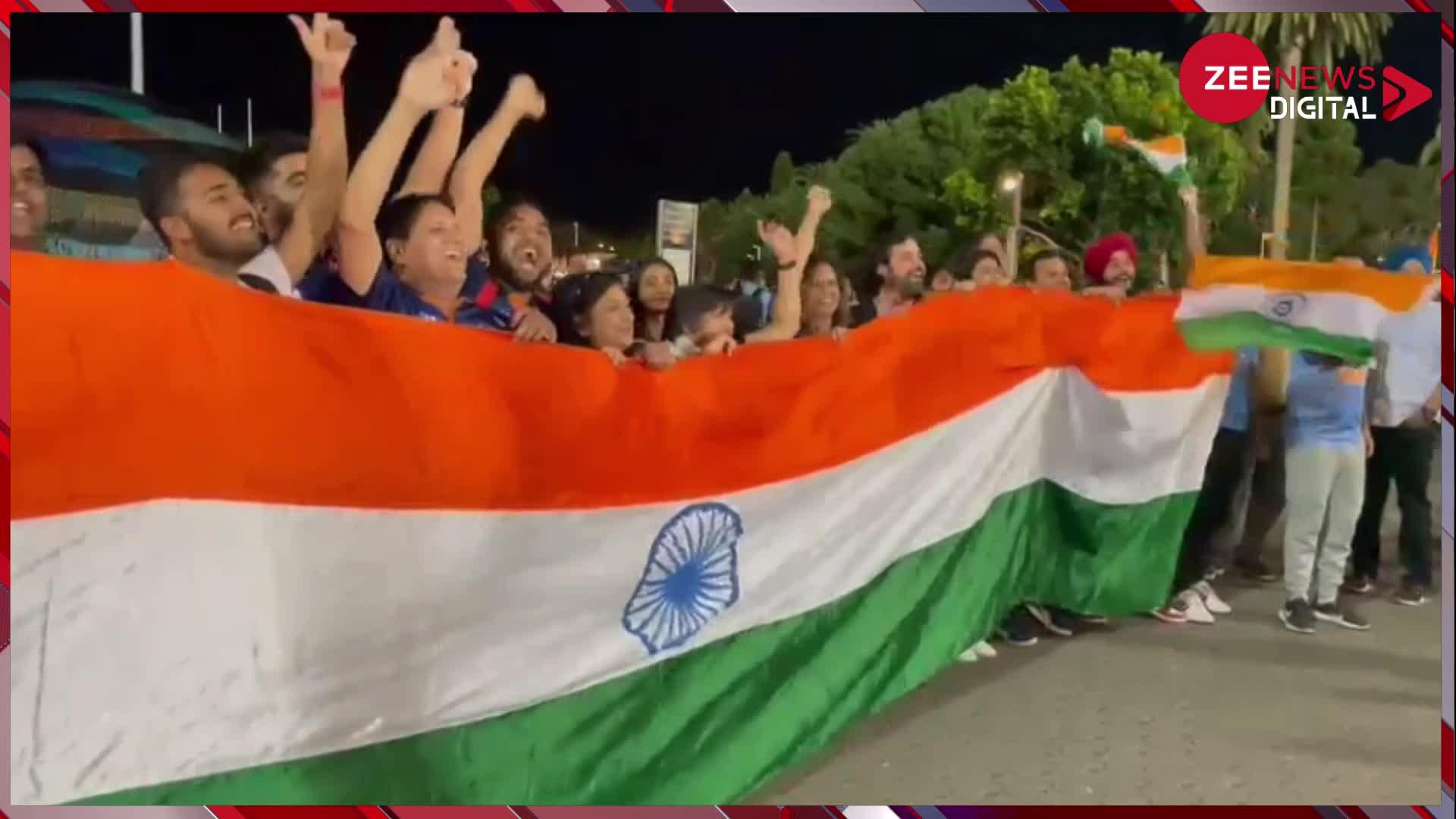 भारत की नीदरलैंड पर जीत के बाद जश्न मनाते हुए भारतीय समर्थक
