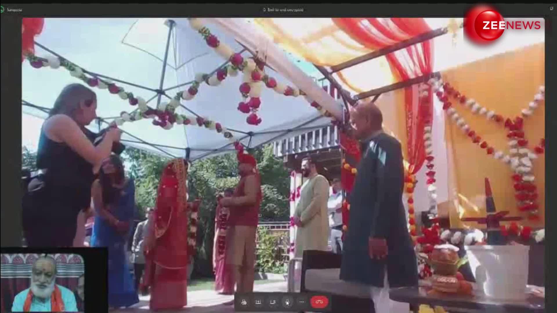 एक विवाह ऐसा भी! भारत में बैठे पंडित जी ने कनाडा में जोड़े को दिलाए 7 फेरे, 'ऑनलाइन शादी' का वीडियो हुआ वायरल