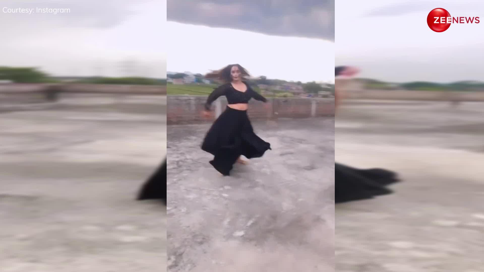 Rani Chatterjee ने डीप नेक ब्लाउज पहन किया बवाल डांस, लोगों ने कहा डायन की तरह क्यों नाच रही हो