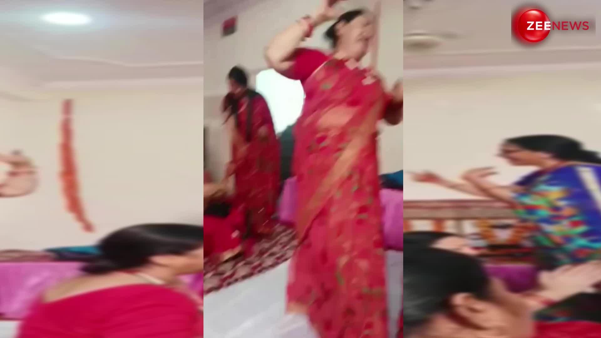 Aunty viral dance: बुआ ने कीर्तन में किया इतना कॉमेडी डांस, वीडियो देख लोगों की छूटी हंसी