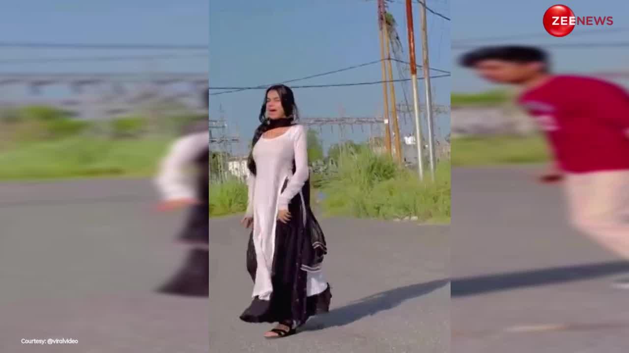 जीजा-साली ने Sapna Choudhary के गाने पर बीच सड़क किया धांसू डांस, देखकर लोगों ने की जमकर तारीफ