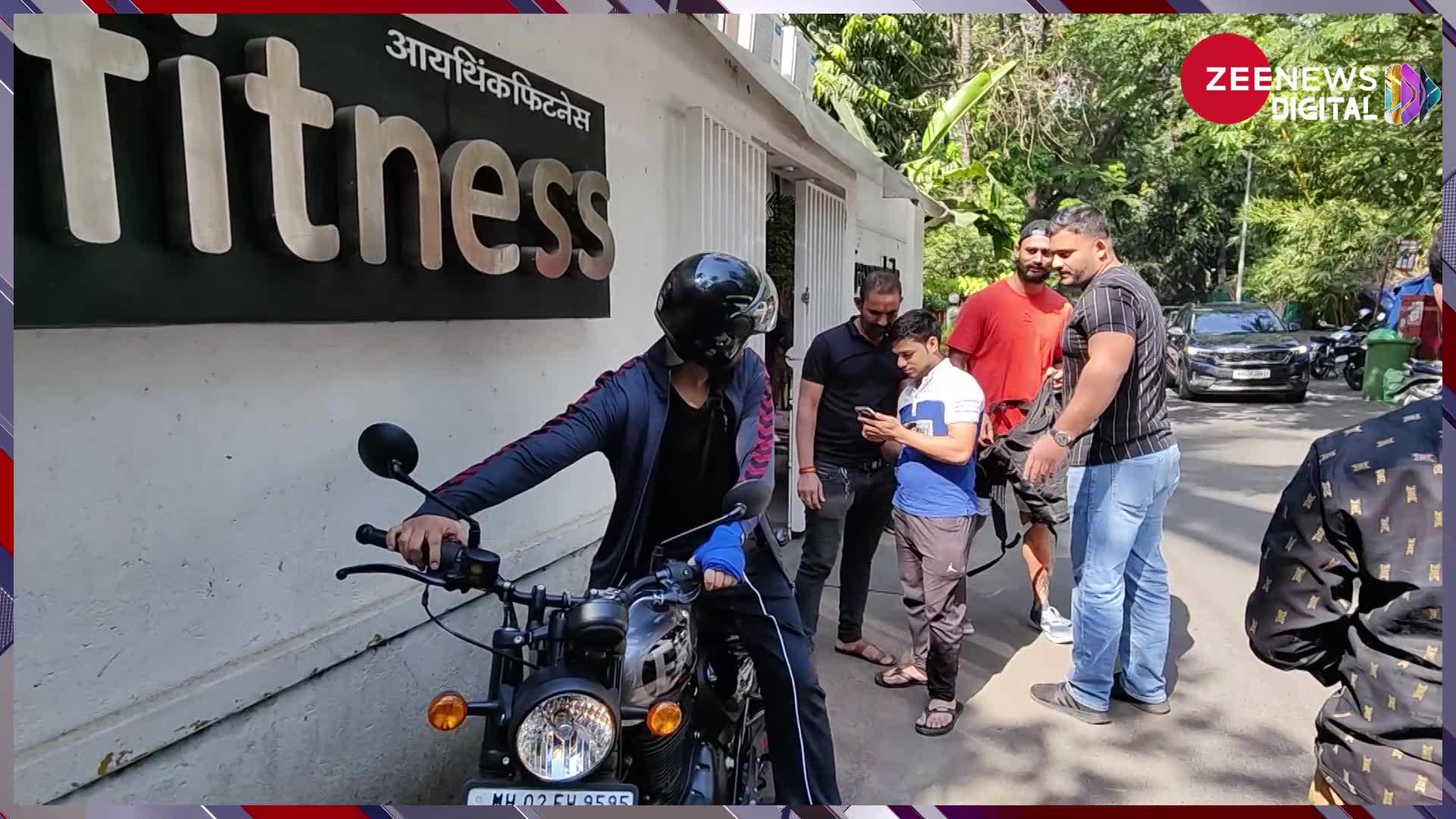 Kartik Aaryan की सिंपलीसिटी देख फैंस हुए फिर दीवाने, एक्टर ने मुंबई की सड़कों पर बाइक राइड से मचाया तहलका