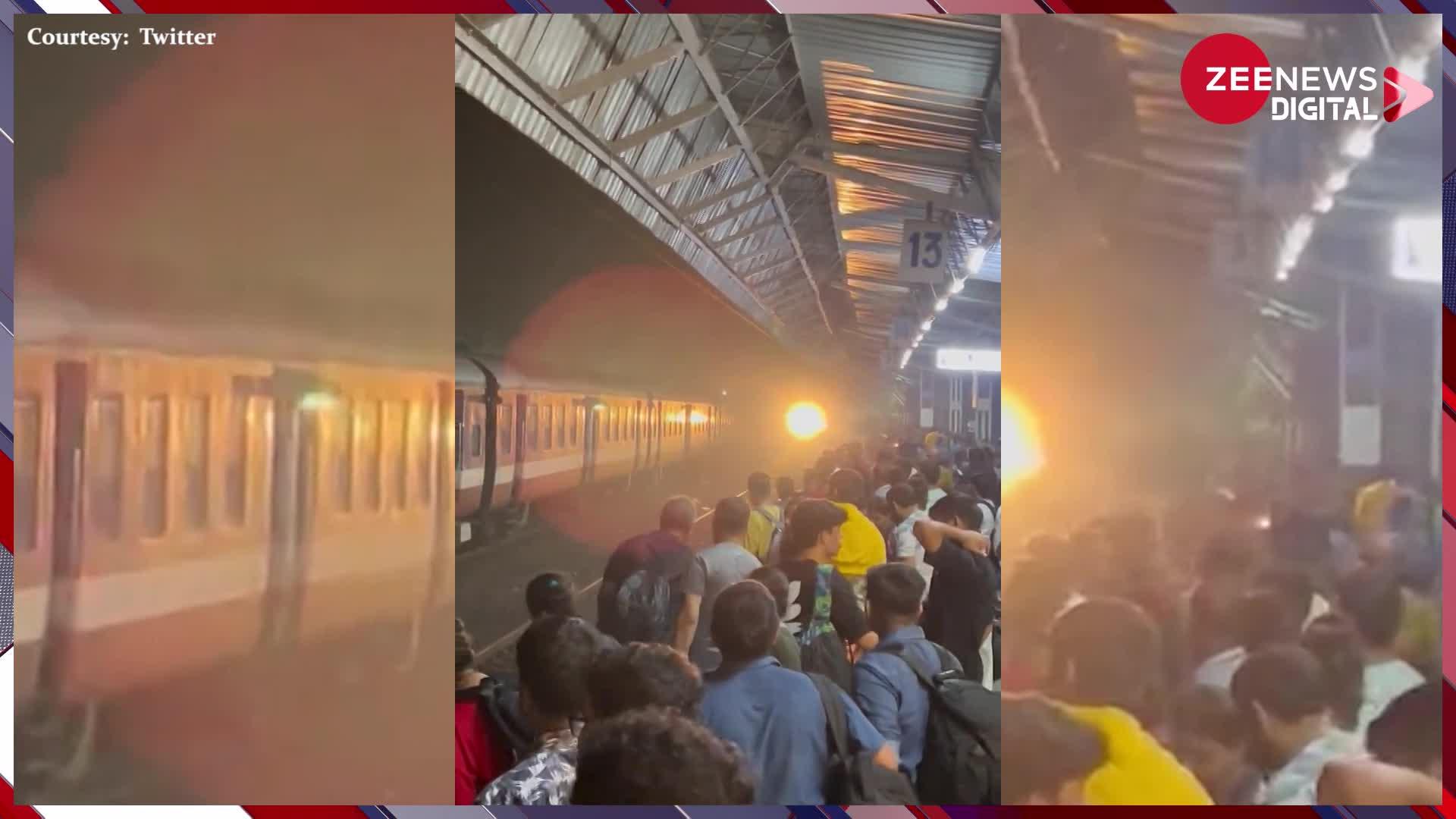 Viral Video: नौ घंटे की देरी से आई ट्रेन, तो स्टेशन पर यात्रियों ने ऐसे किया स्वागत
