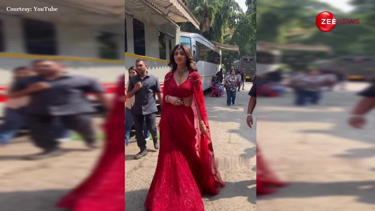 रेड साड़ी पहन मटक-मटककर चलीं Shilpa Shetty, 48 की उम्र में दिलकश अदाएं दिखा चुराई फैंस की नींद