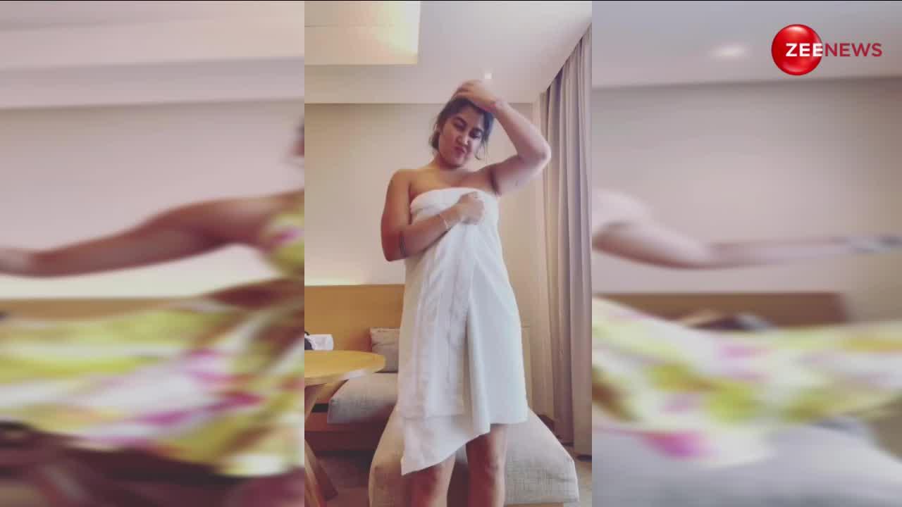 Sofia Ansari ने बनाया इतना प्राइवेट वीडियो, हुस्न देख बढ़ गई फैंस की सांसे; डीपनेक ड्रेस में घूरते रहे लोग