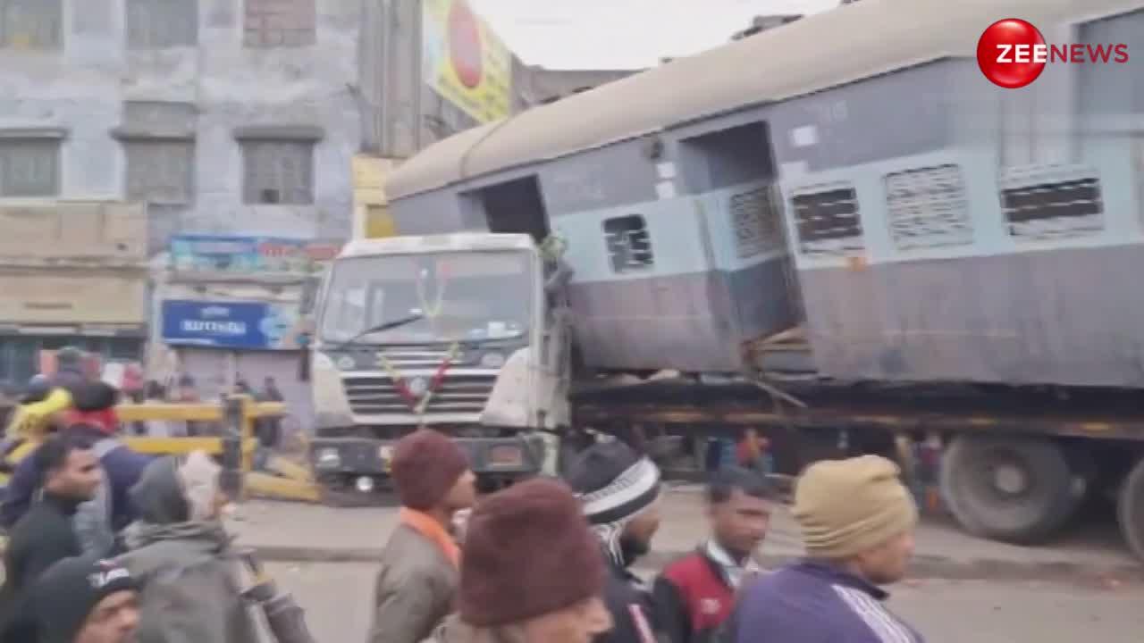 Video: ट्रेन का डब्बा लेकर जा रहे ट्रक का हुआ ब्रेक फेल, देखने के लिए बीच सड़क पर लगी लोगों की भीड़