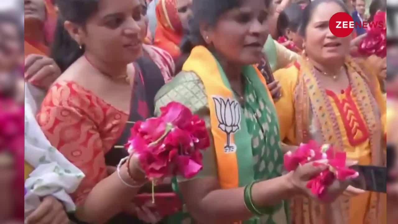 MP Chunav Result 2023: BJP की महिला कार्यकर्ताओं ने CM शिवराज सिंह चौहान के लिए 'फूलों का तारों का...' गाया गाना