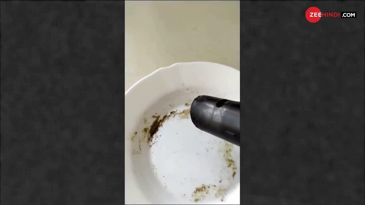 VIRAL VIDEO : अंडे पर काली मिर्च ज्यादा हो गई..महाशय ने ये क्या किया!