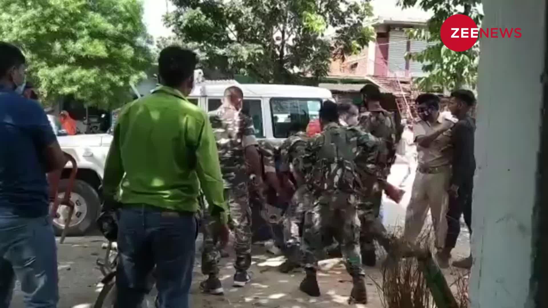 Viral Video: मास्क न पहनने पर आर्मी जवान को झारखंड पुलिस ने बुरी तरह पीटा, Video आया सामने