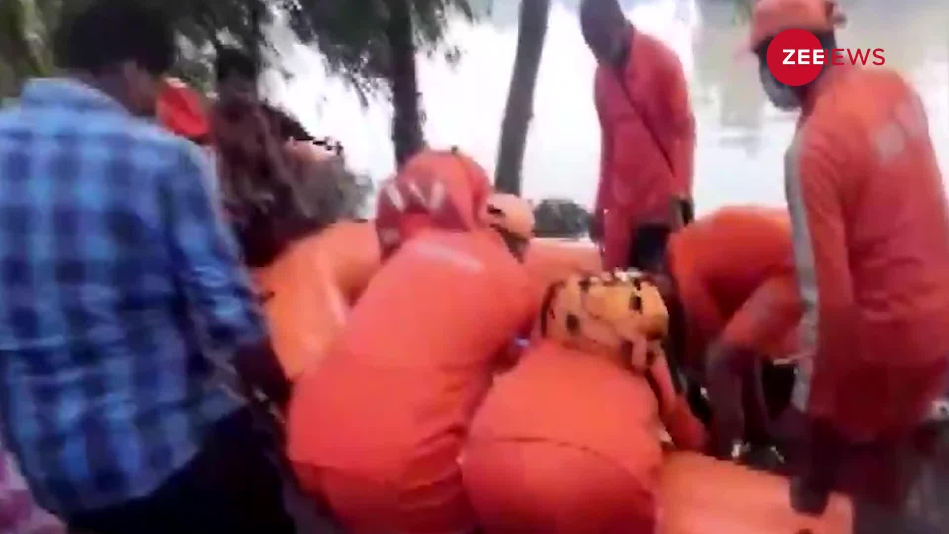 Video: बाढ़ प्रभावित इलाके से NDRF की टीम ने गर्भवती महिला को बचाया, वीडियो हुआ वायरल