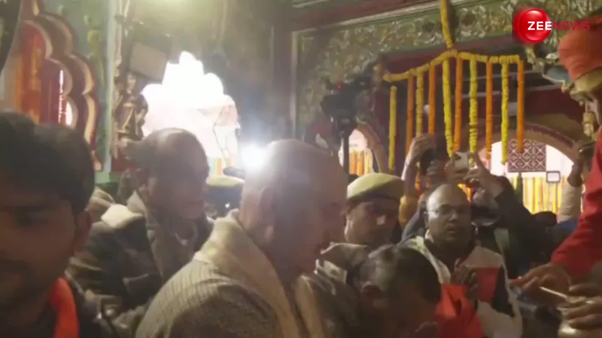 अयोध्या के हनुमान गढ़ी मंदिर पहुंच पूजा अर्चना करते दिखे Anupam Kher, देखें ये वीडियो