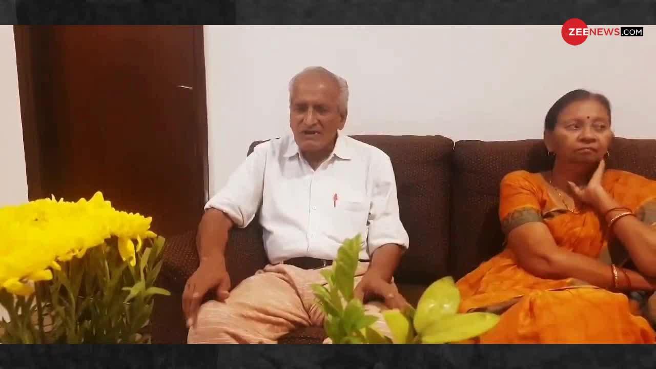 Viral Video : अंकल ने गाकर सुनाई अपनी पत्नी के लिए गजल, सोशल मीडिया पर छाया ये कपल