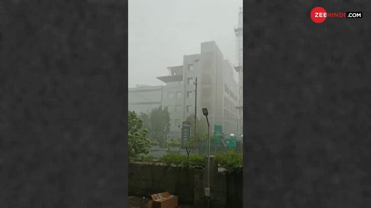 तेज़ बारिश ने दिल्ली-एनसीआर को भिगोया, लोगों ने कहा Thank God!
