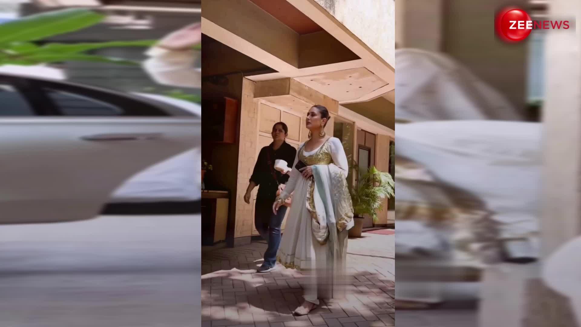 तेज हवा में अपना दुपट्टा संभालती नजर आईं Kareena Kapoor, ट्रेडिशनल लुक में लग रही हैं कमाल