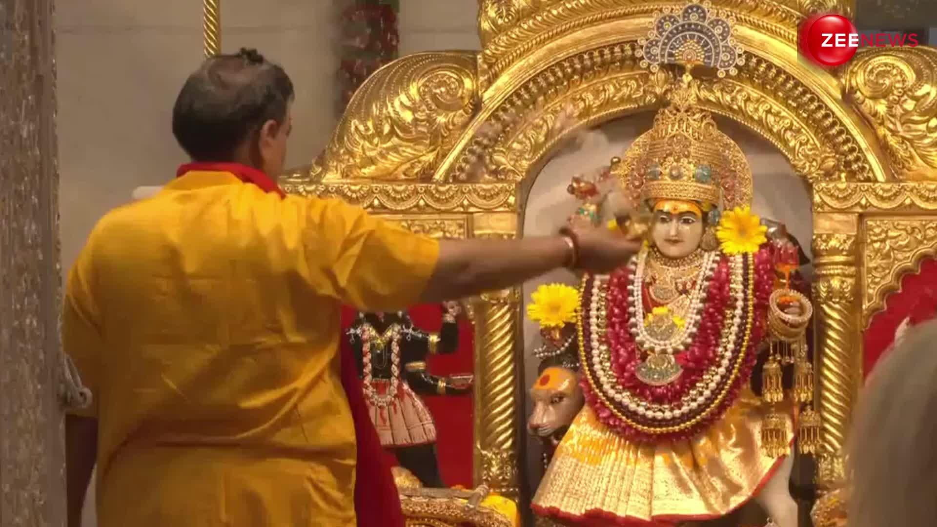 Chaitra Navratri: झंडेवालान मंदिर में नवरात्रि के तीसरे दिन हुई मंत्रमुग्ध कर देने वाली आरती, श्रद्धालुओं की उमड़ी भीड़