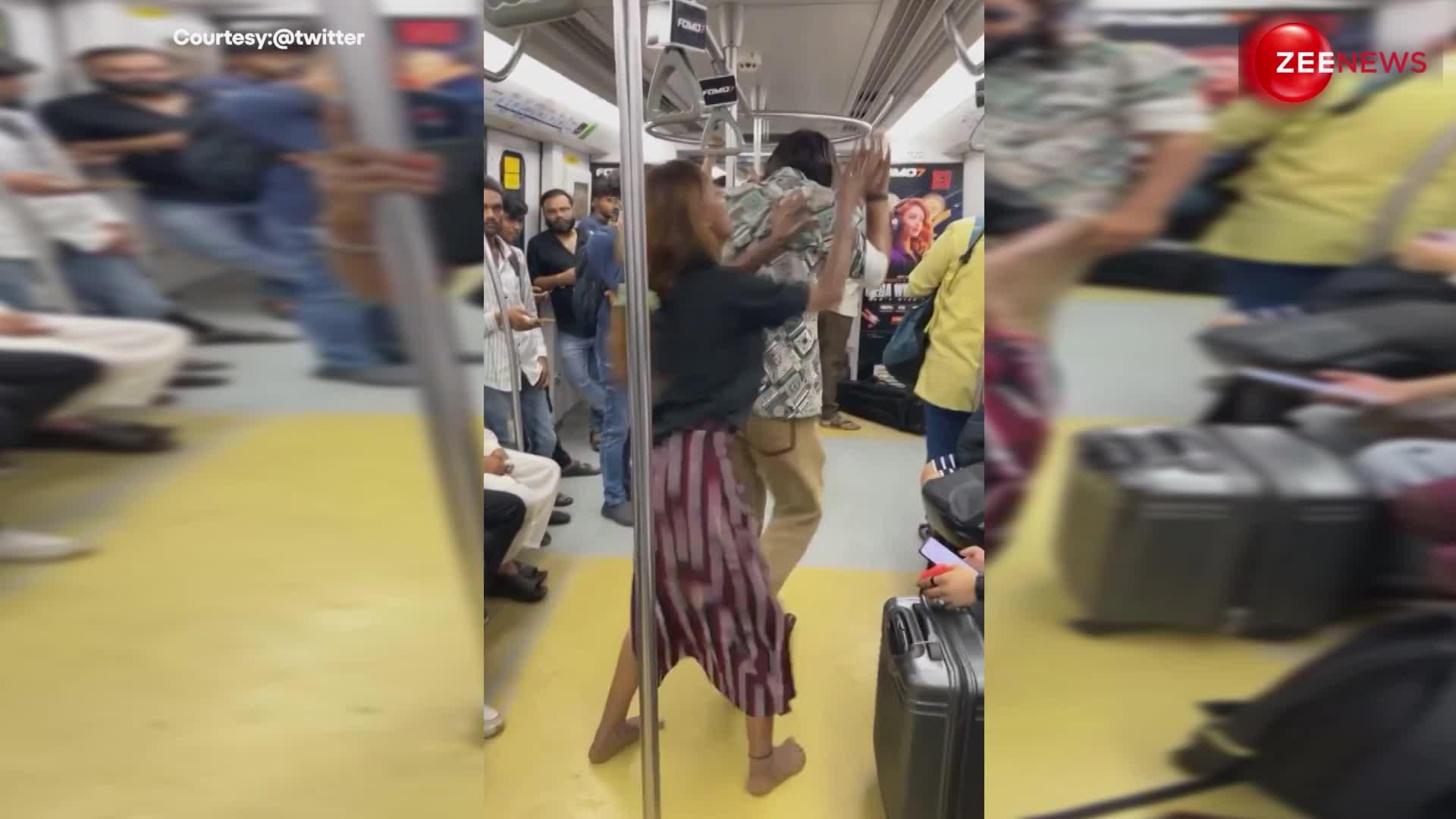 मेट्रो में जमीन पर लेट डांस करने लगी लड़की, वीडियो बनाने के लिए शर्म छोड़ किया पब्लिसिटी स्टंट!!