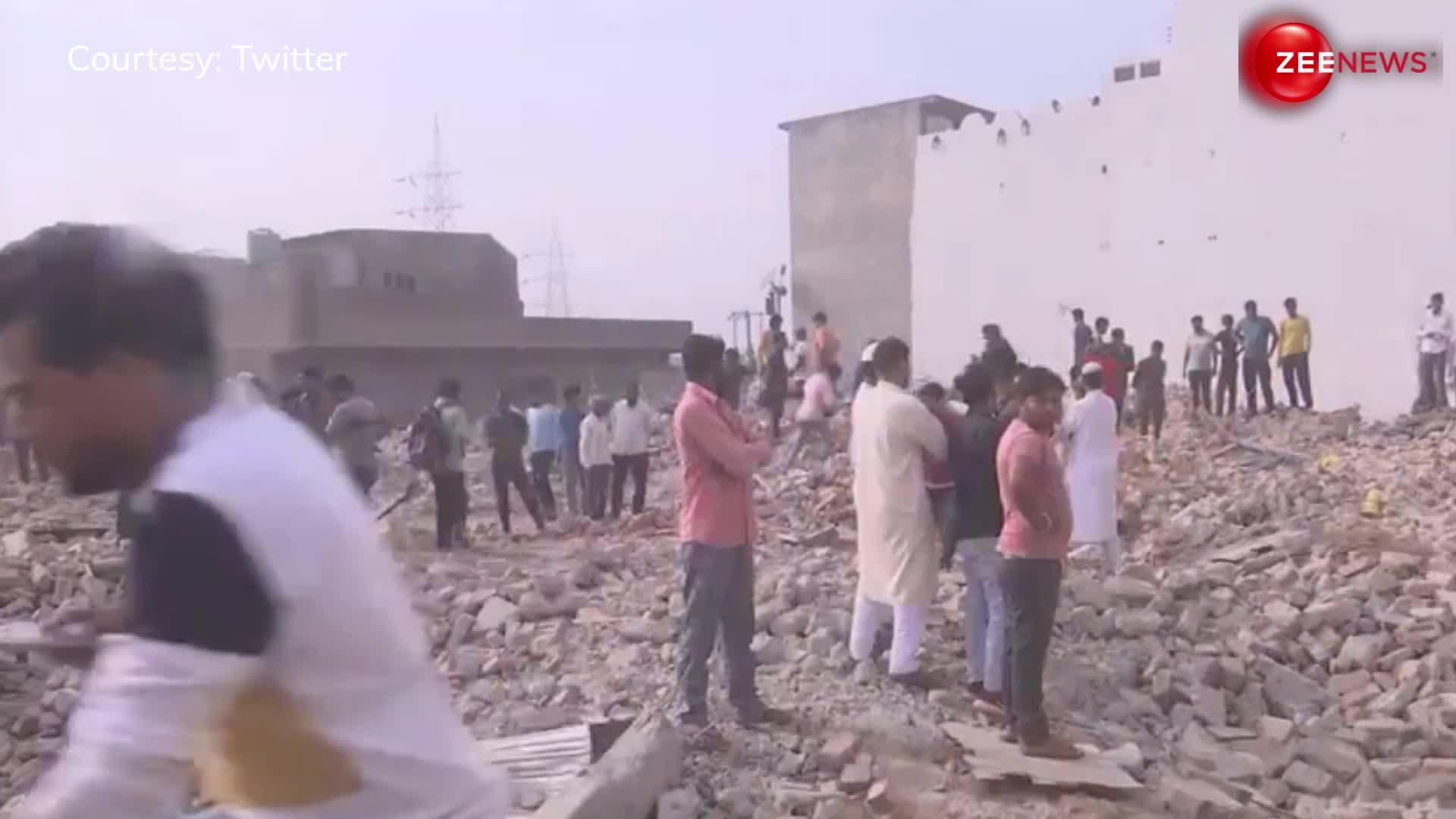 मुजफ्फरनगर में छत गिरने से 2 लोगों की मौत और 17 घायल, वीडियो कांप जाएगी आपकी रूह