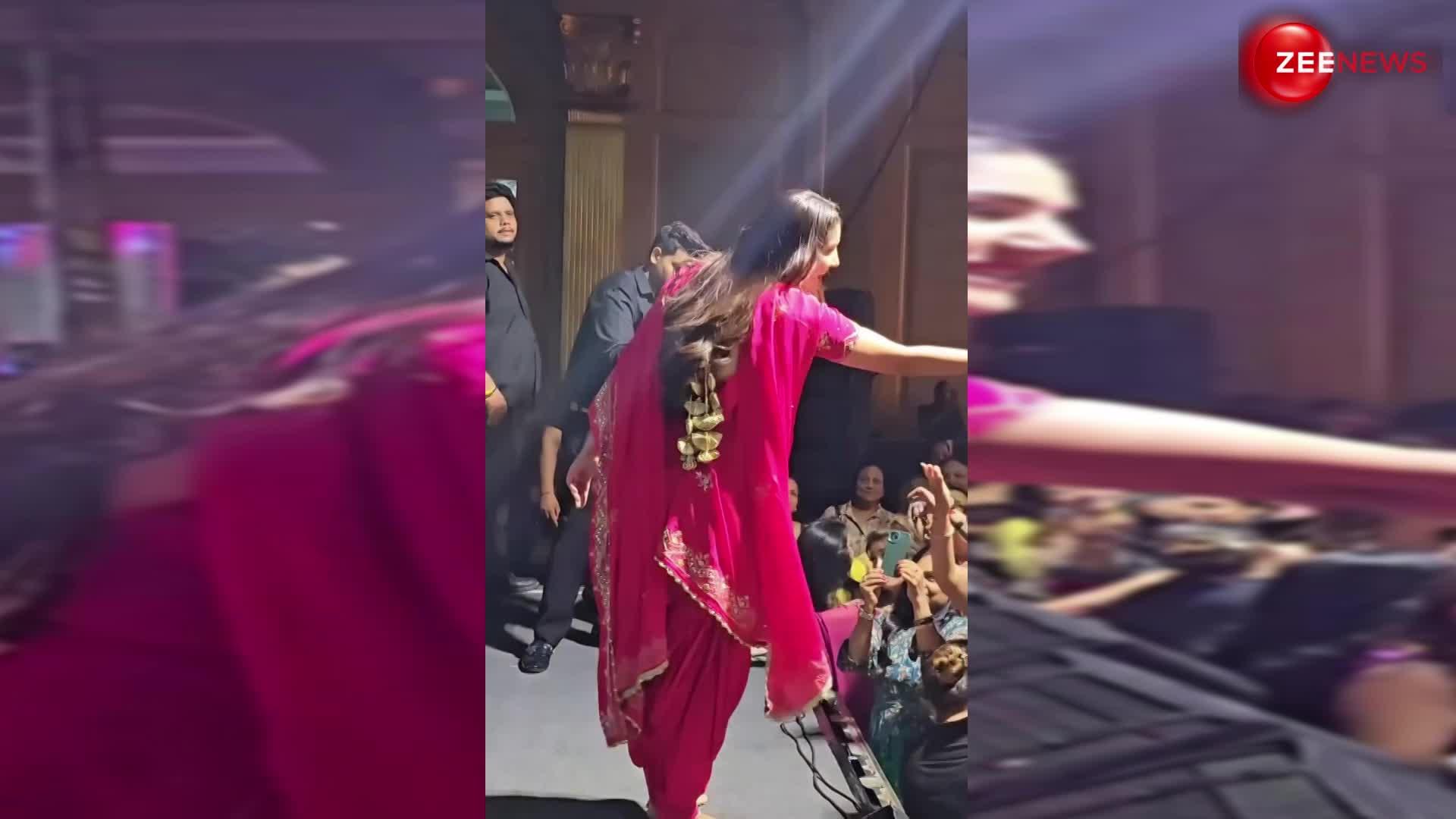 पिंक सूट पहन Sapna Chaudhary ने स्टेज पर किया धमाकेदार डांस, वीडियो हो रहा है वायरल