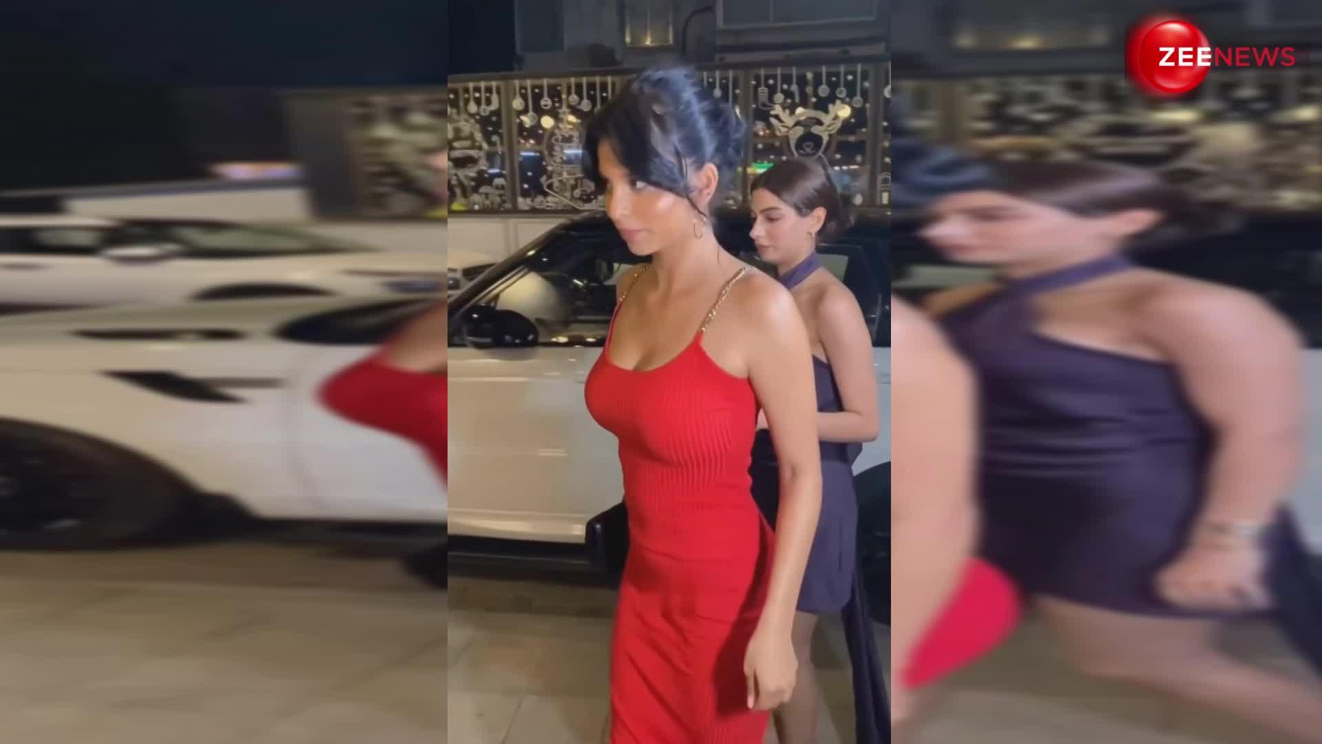 टोमेटो रेड कलर की बॉडीकॉन ड्रेस में नजर आईं Suhana Khan, किलर स्माइल से लूट रही हैं लोगों का दिल